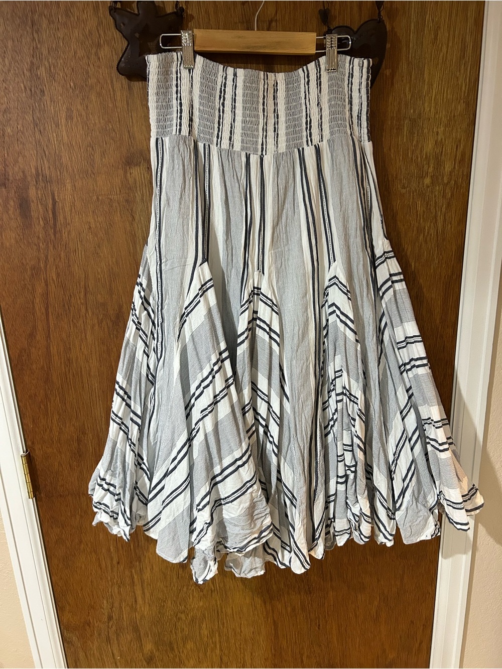 Striped Smocked Waist Flowy Midi Broom Skirt - Black & White